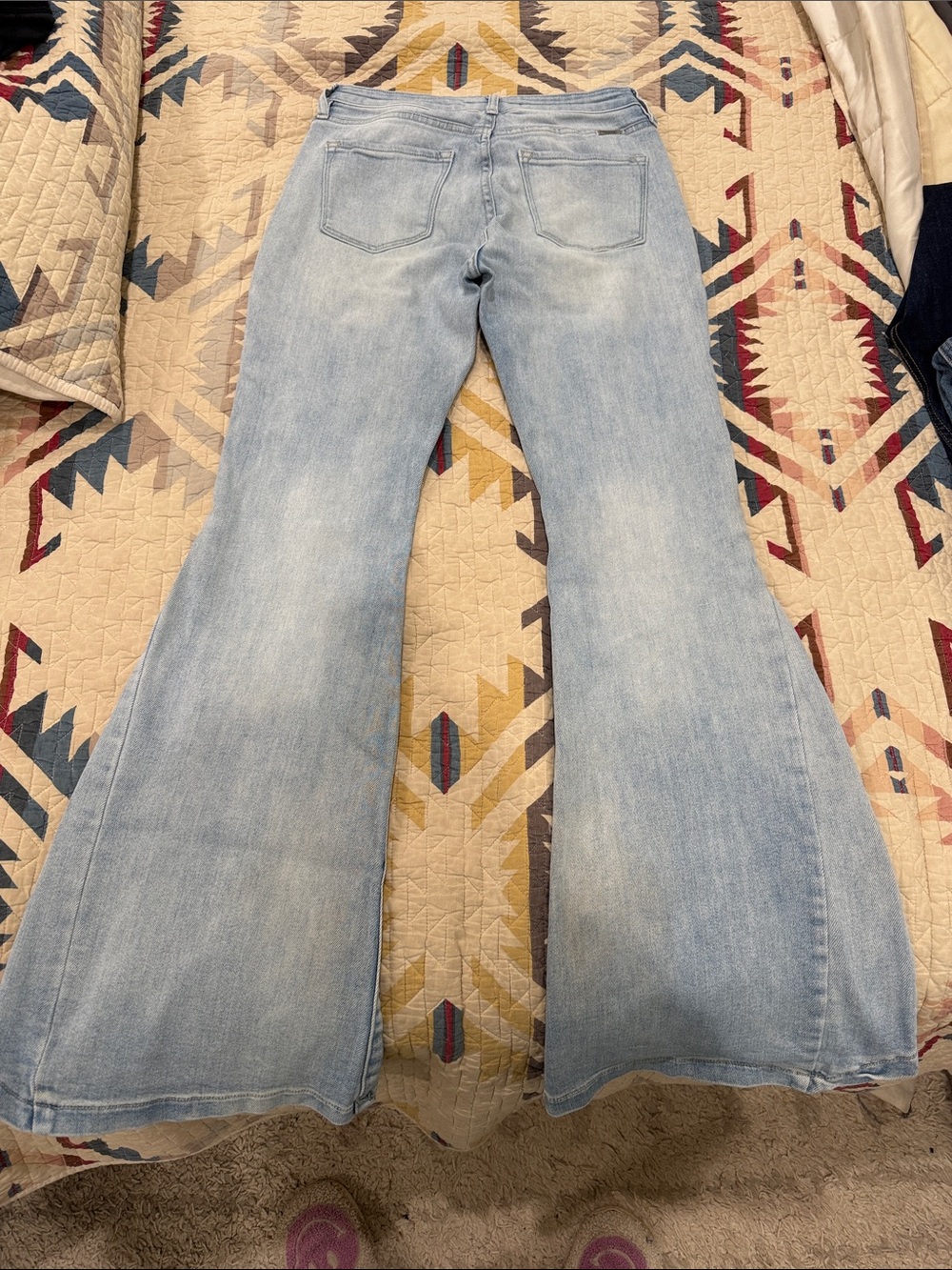 KanCan Light Wash Flare Jeans - Faded Blue 9/28, 32 inch inseam